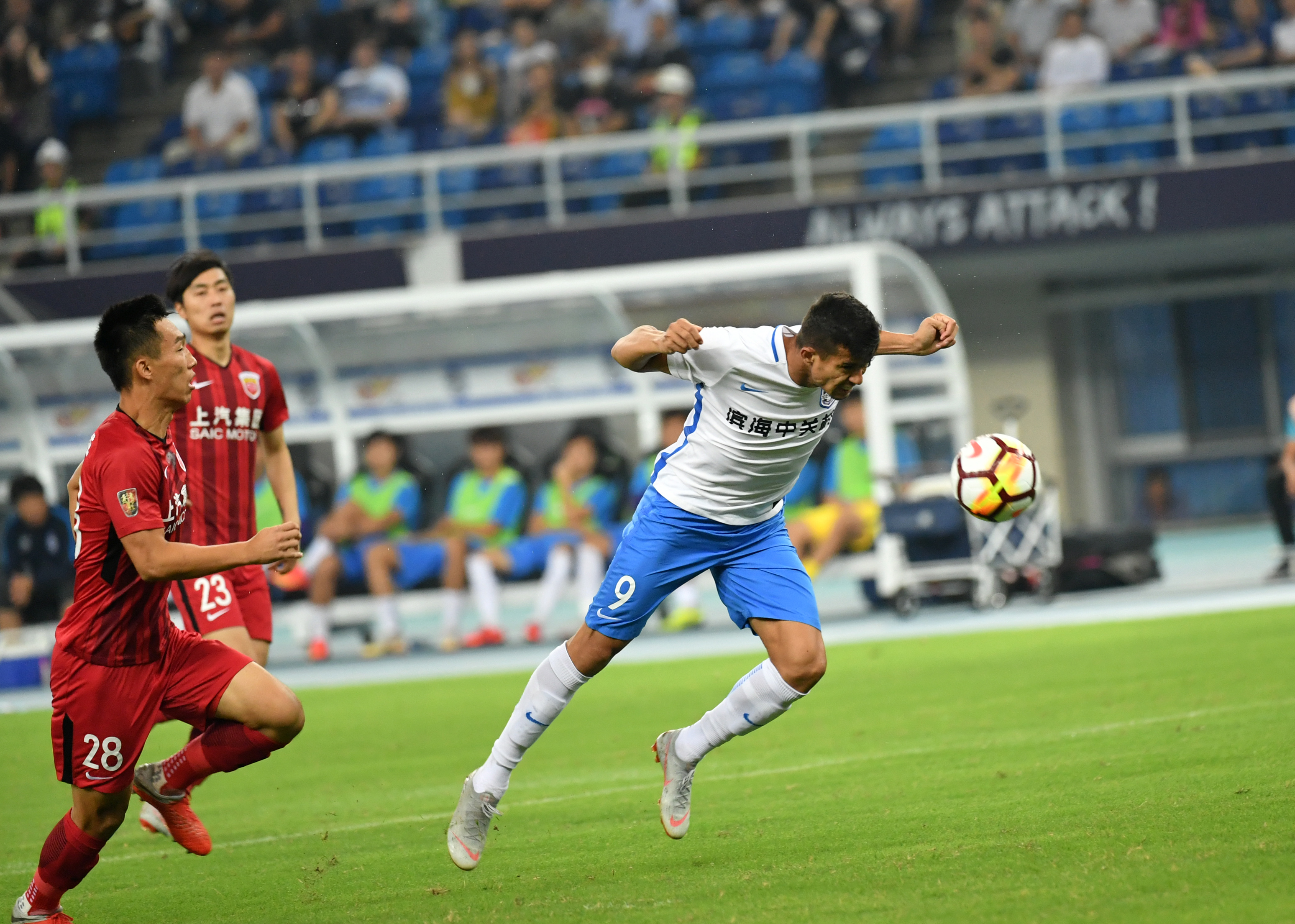 天津泰达迎战上海上港：中超豪门间的对决即将上演