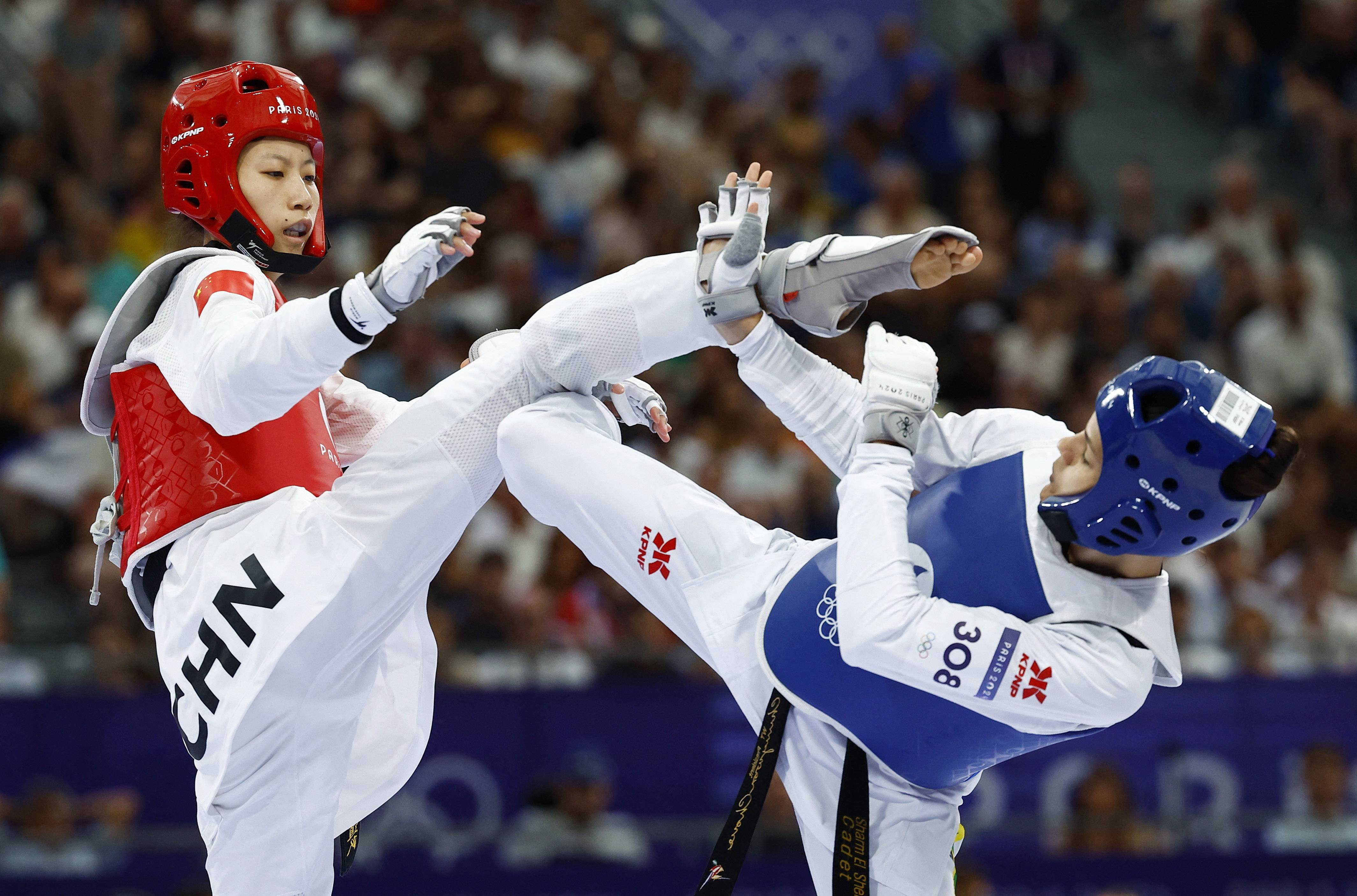 跆拳道比赛争夺激烈，选手招式多变的简单介绍