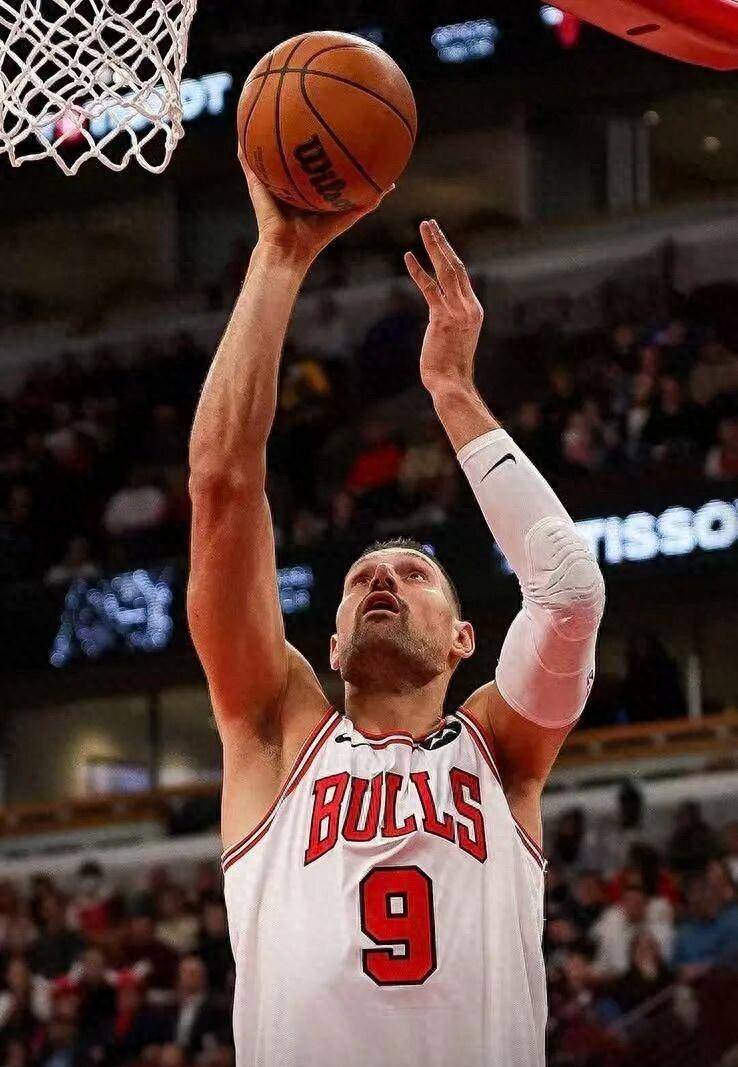 公牛轻取76人,武切维奇带队取胜 公牛轻取76人,武切维奇带队取胜