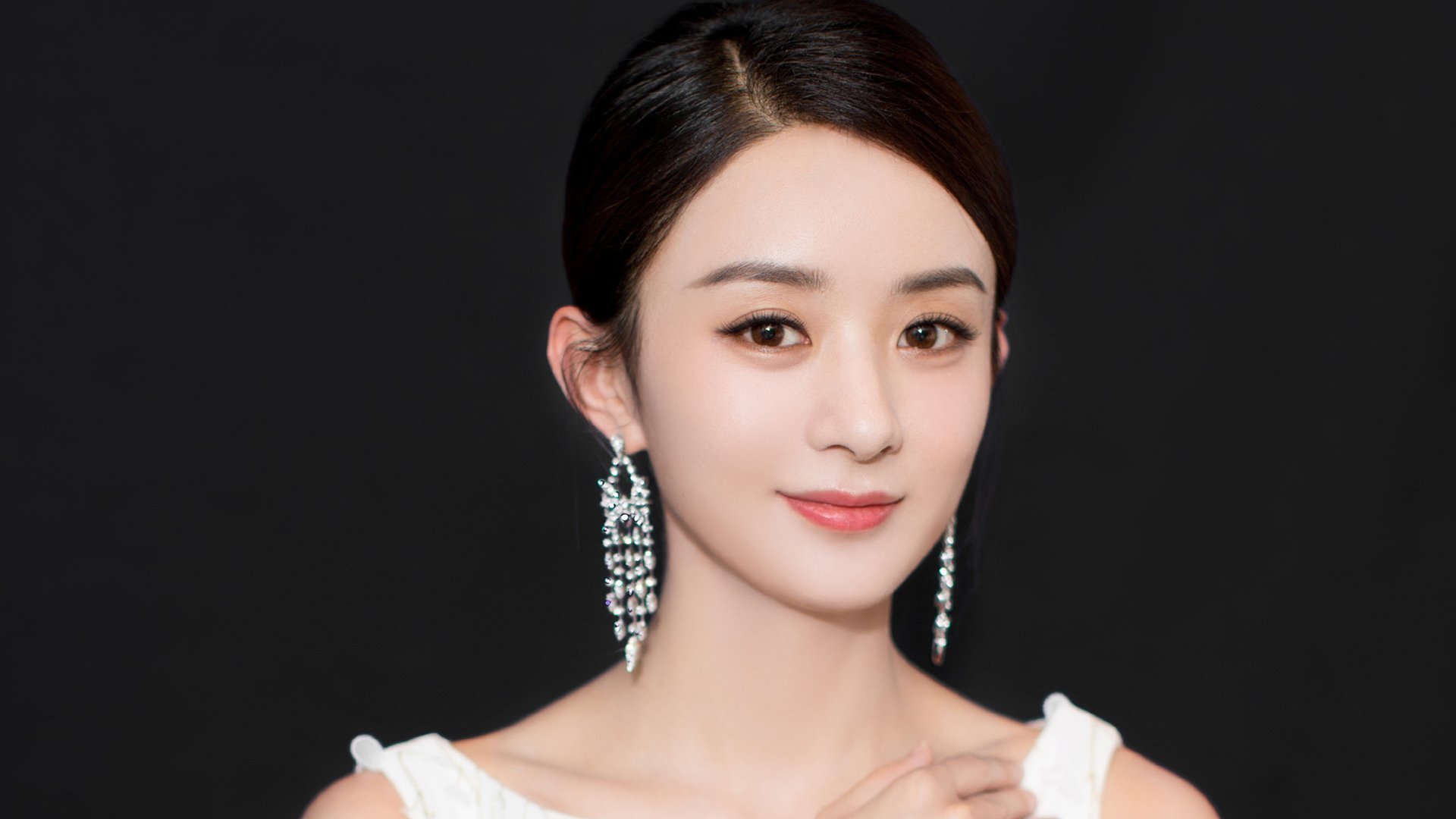 跨越半球的双重震撼,当广东队掀翻公牛,美加墨世界杯的爆冷预言?